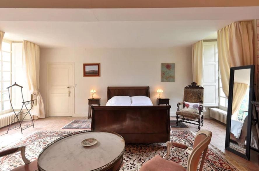 Du Vignoble A L'Atlantique - Chateau Cassemichere Gite La Chapelle-Heulin ภายนอก รูปภาพ